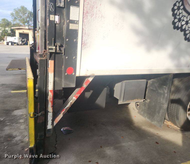 image for item DI6275 2004 Freightliner Business Class M2  refrigerated truck