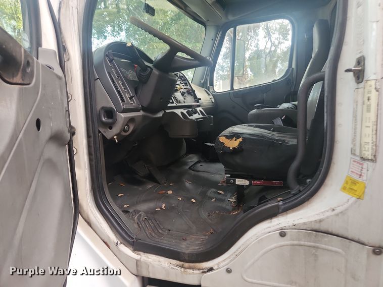 image for item DI6275 2004 Freightliner Business Class M2  refrigerated truck