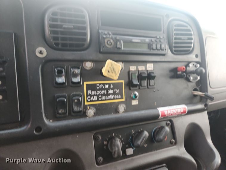 image for item DI6275 2004 Freightliner Business Class M2  refrigerated truck