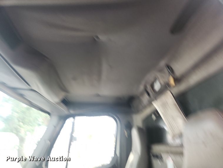 image for item DI6275 2004 Freightliner Business Class M2  refrigerated truck