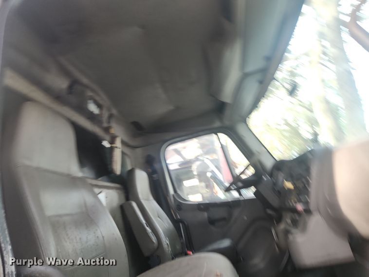 image for item DI6275 2004 Freightliner Business Class M2  refrigerated truck