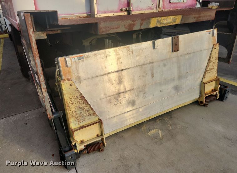 image for item DI6276 2005 Frieghtliner Business Class M2 refrigerated truck