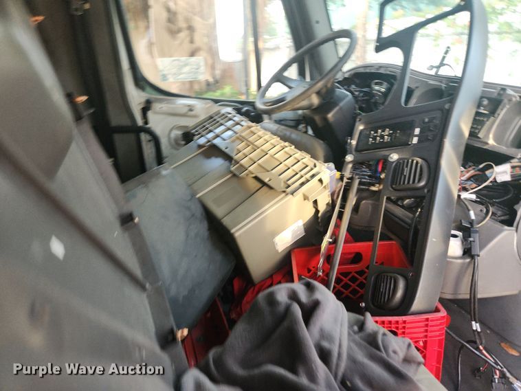 image for item DI6276 2005 Frieghtliner Business Class M2 refrigerated truck