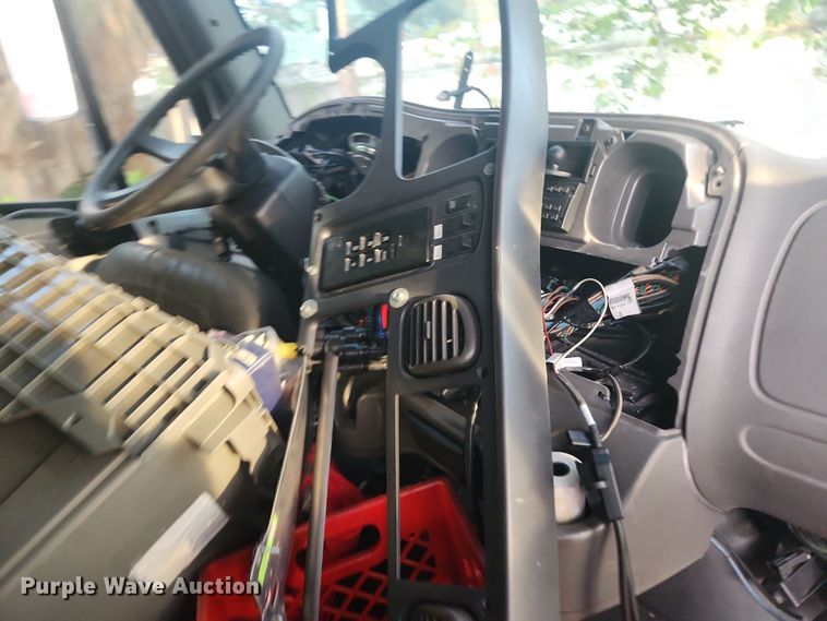 image for item DI6276 2005 Frieghtliner Business Class M2 refrigerated truck