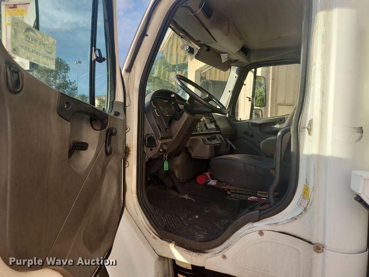 image for item DI6277 2004 Freightliner Buisness Class M2  refrigerated truck