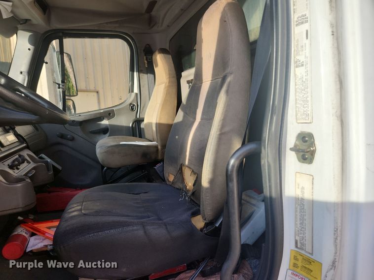 image for item DI6277 2004 Freightliner Buisness Class M2  refrigerated truck