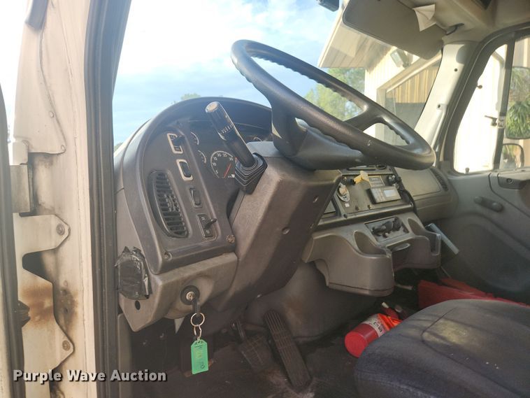 image for item DI6277 2004 Freightliner Buisness Class M2  refrigerated truck