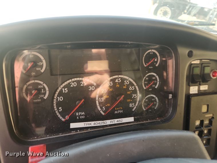 image for item DI6277 2004 Freightliner Buisness Class M2  refrigerated truck