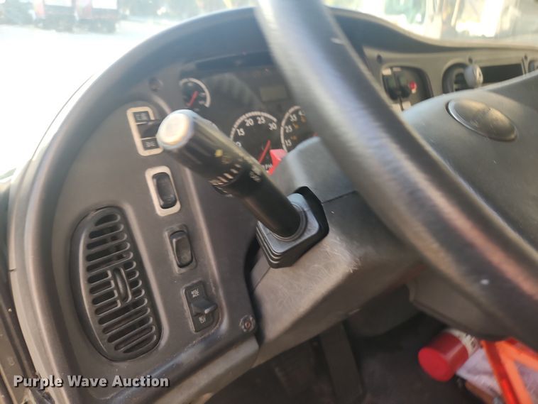 image for item DI6277 2004 Freightliner Buisness Class M2  refrigerated truck