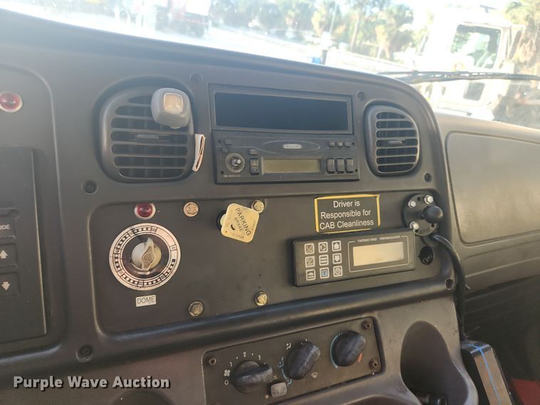 image for item DI6277 2004 Freightliner Buisness Class M2  refrigerated truck