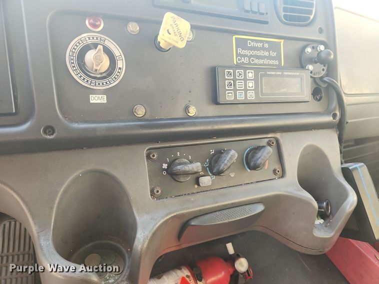 image for item DI6277 2004 Freightliner Buisness Class M2  refrigerated truck