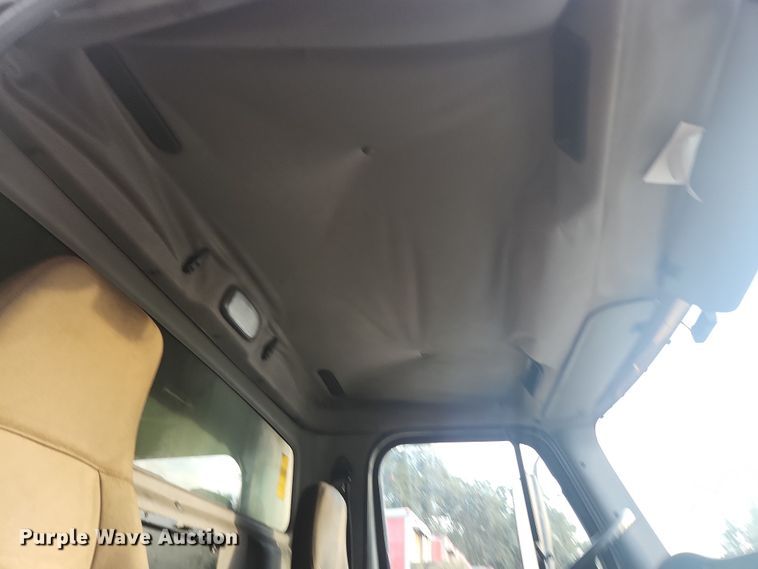 image for item DI6277 2004 Freightliner Buisness Class M2  refrigerated truck