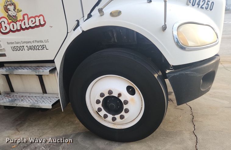 image for item DI6277 2004 Freightliner Buisness Class M2  refrigerated truck