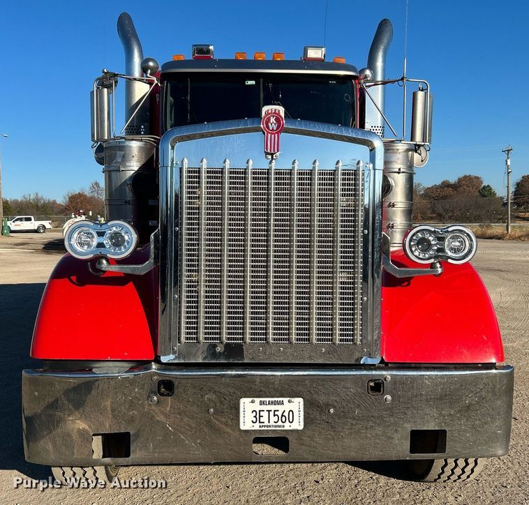 image for item DJ6497 2013 Kenworth W900  semi truck