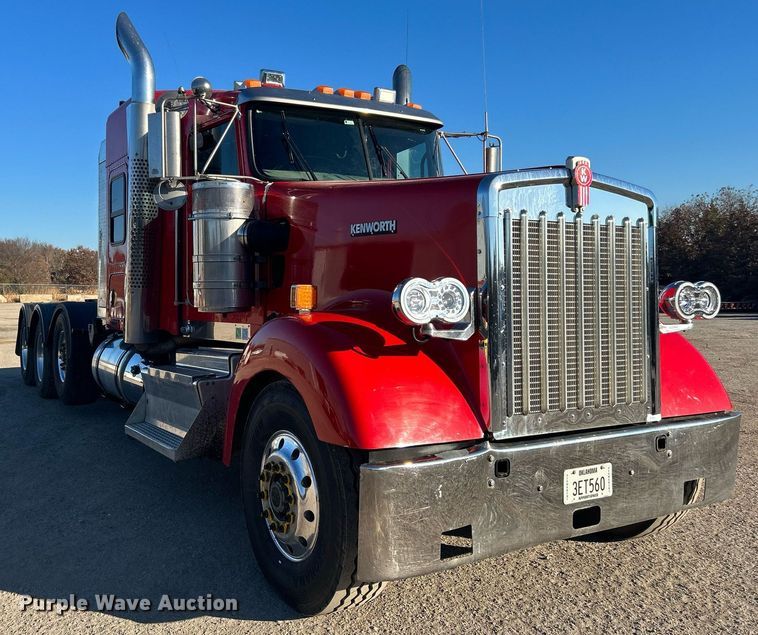 image for item DJ6497 2013 Kenworth W900  semi truck