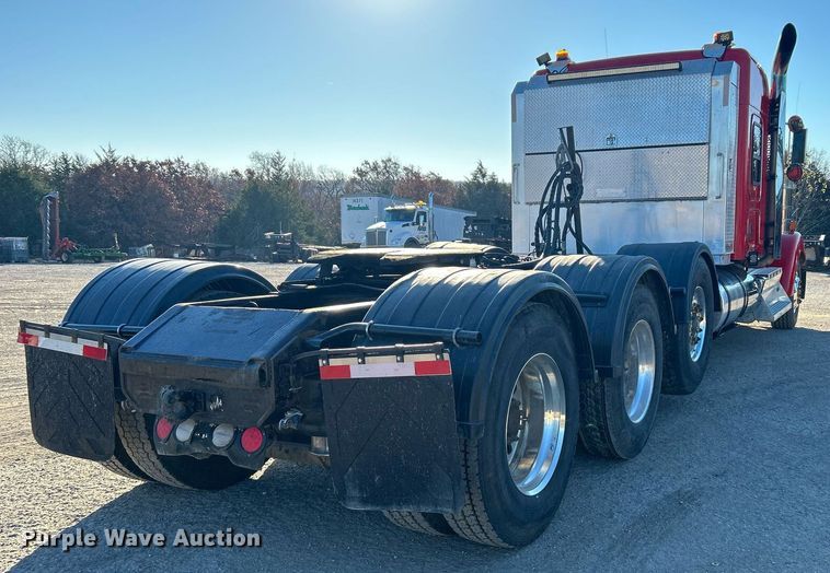 image for item DJ6497 2013 Kenworth W900  semi truck