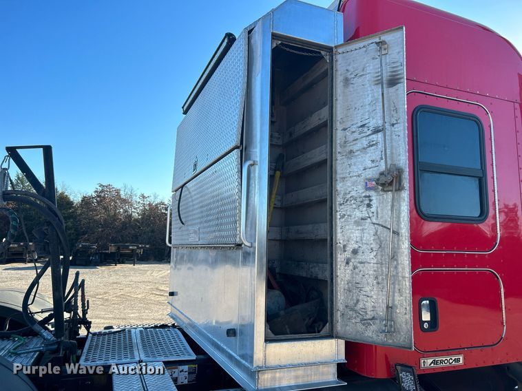 image for item DJ6497 2013 Kenworth W900  semi truck