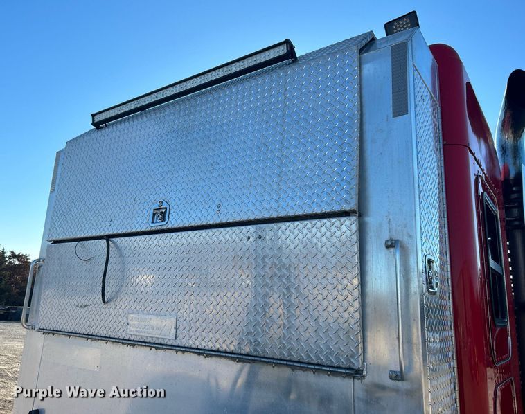 image for item DJ6497 2013 Kenworth W900  semi truck