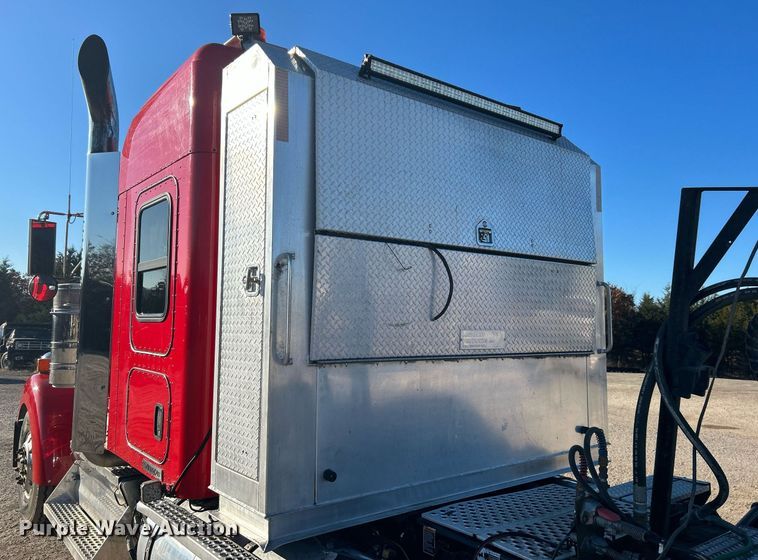 image for item DJ6497 2013 Kenworth W900  semi truck