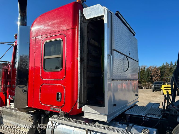 image for item DJ6497 2013 Kenworth W900  semi truck