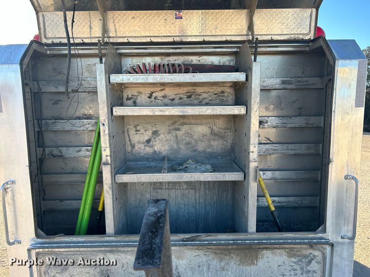 image for item DJ6497 2013 Kenworth W900  semi truck