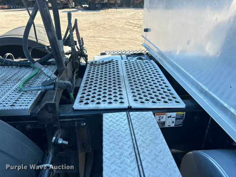 image for item DJ6497 2013 Kenworth W900  semi truck