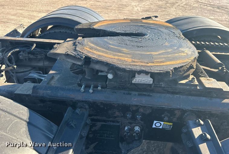 image for item DJ6497 2013 Kenworth W900  semi truck