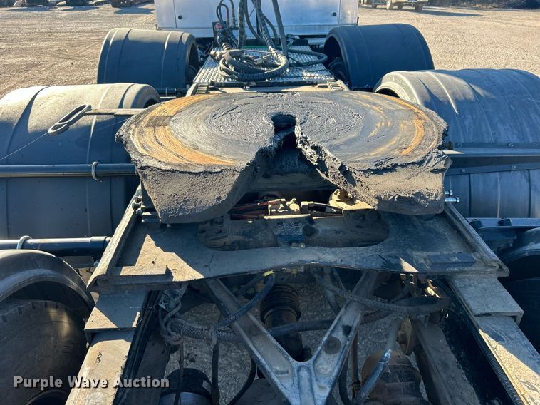 image for item DJ6497 2013 Kenworth W900  semi truck