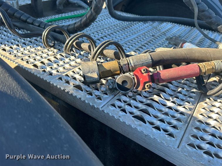 image for item DJ6497 2013 Kenworth W900  semi truck