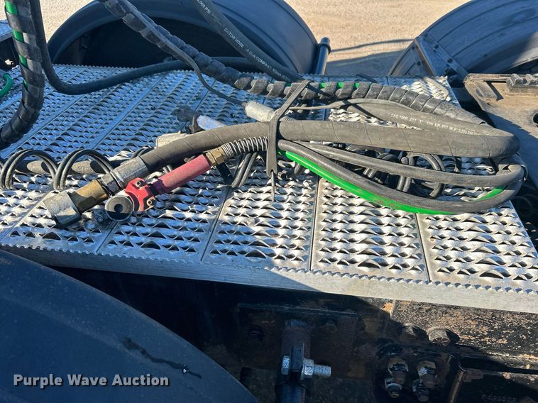 image for item DJ6497 2013 Kenworth W900  semi truck