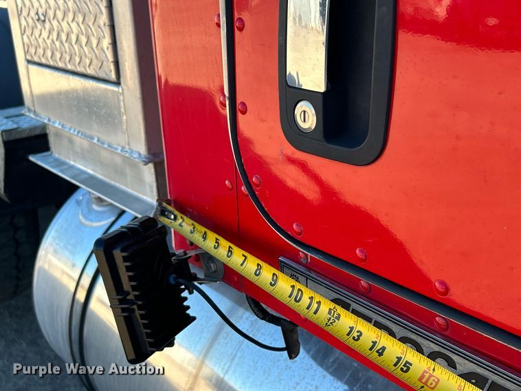 image for item DJ6497 2013 Kenworth W900  semi truck