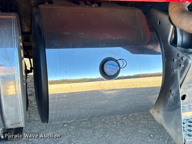 image for item DJ6497 2013 Kenworth W900  semi truck