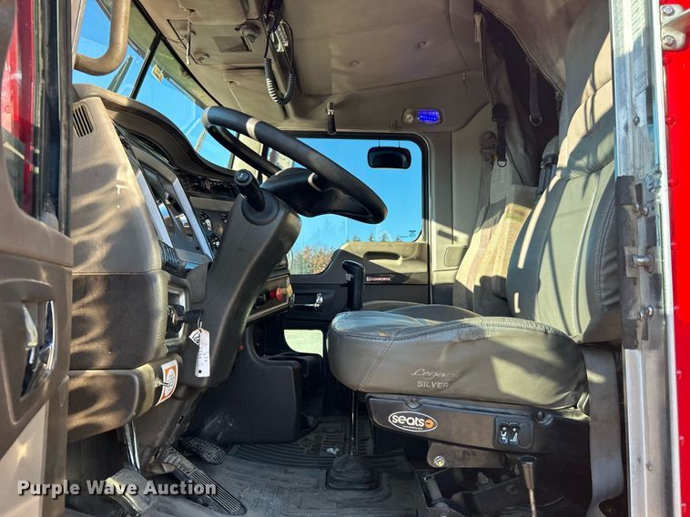 image for item DJ6497 2013 Kenworth W900  semi truck