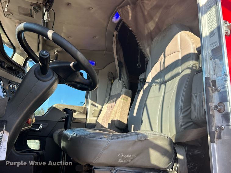 image for item DJ6497 2013 Kenworth W900  semi truck