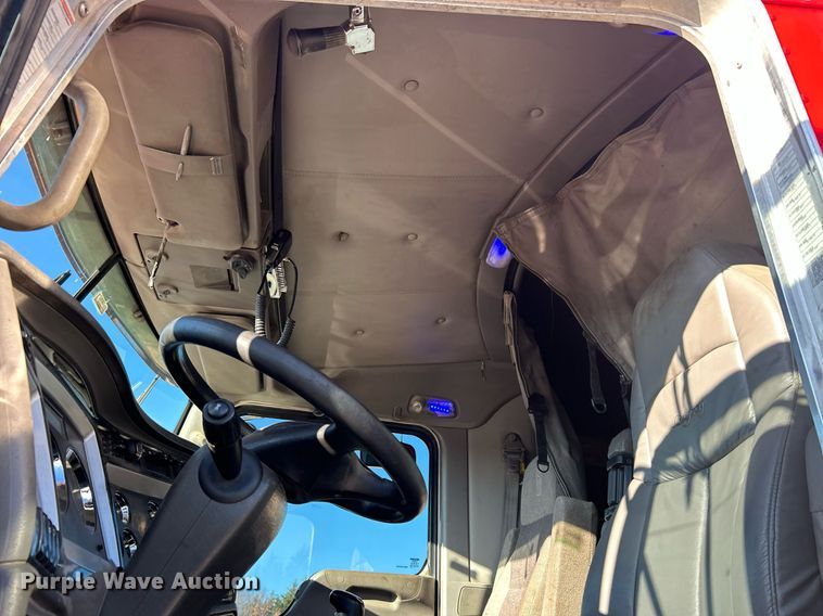 image for item DJ6497 2013 Kenworth W900  semi truck