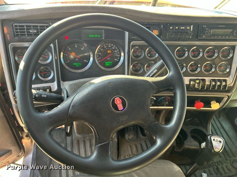 image for item DJ6497 2013 Kenworth W900  semi truck