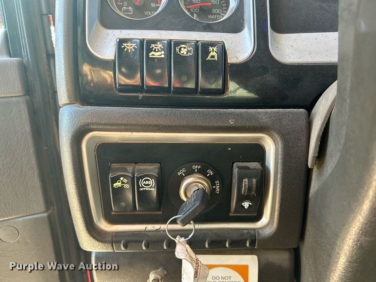 image for item DJ6497 2013 Kenworth W900  semi truck