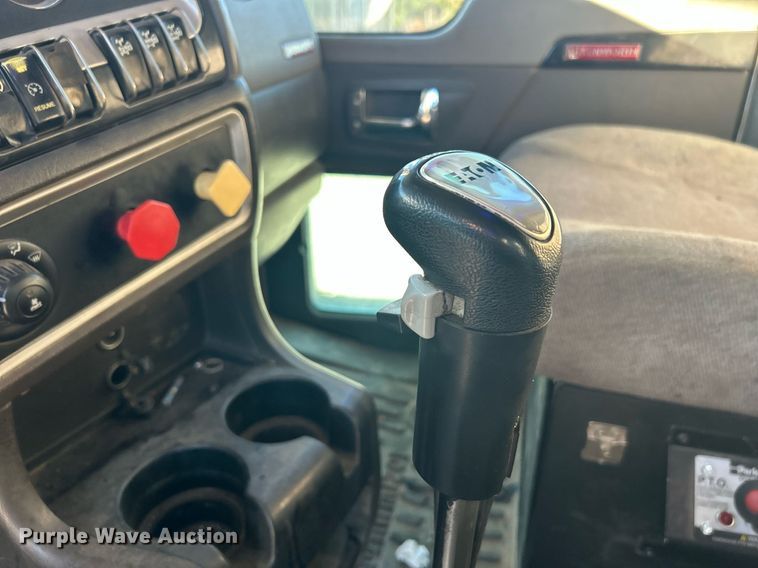 image for item DJ6497 2013 Kenworth W900  semi truck