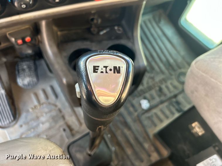 image for item DJ6497 2013 Kenworth W900  semi truck