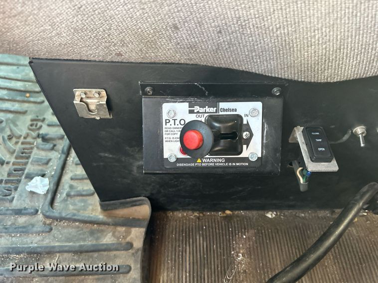 image for item DJ6497 2013 Kenworth W900  semi truck