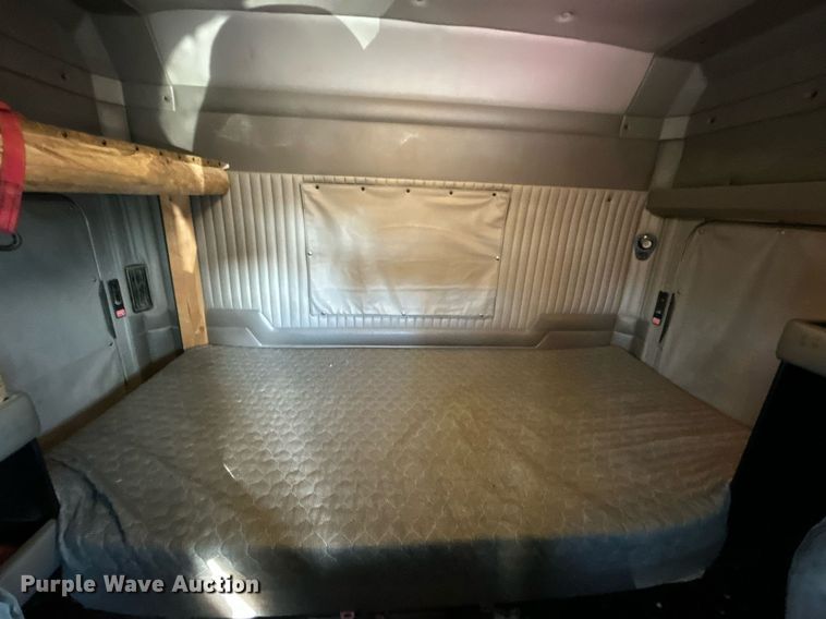 image for item DJ6497 2013 Kenworth W900  semi truck