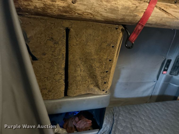 image for item DJ6497 2013 Kenworth W900  semi truck