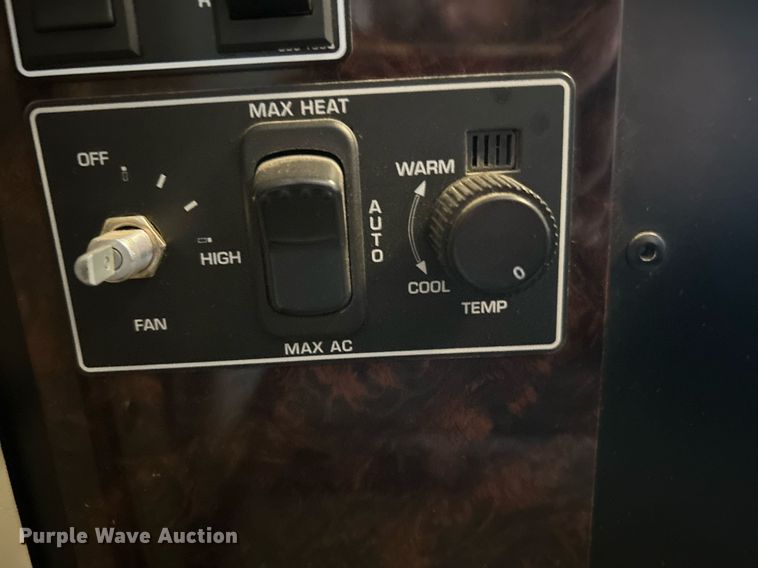 image for item DJ6497 2013 Kenworth W900  semi truck