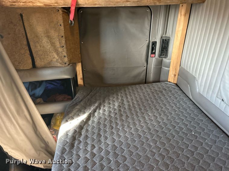 image for item DJ6497 2013 Kenworth W900  semi truck