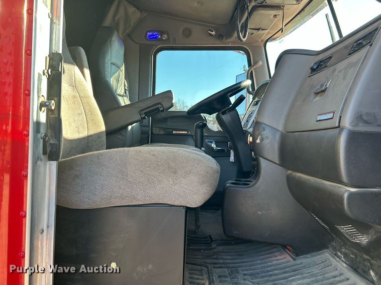 image for item DJ6497 2013 Kenworth W900  semi truck