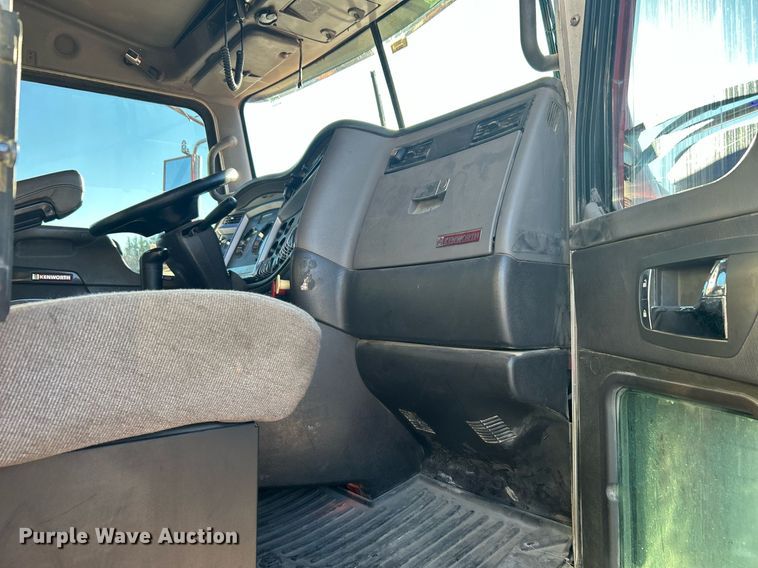 image for item DJ6497 2013 Kenworth W900  semi truck