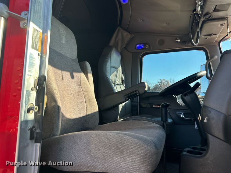 image for item DJ6497 2013 Kenworth W900  semi truck