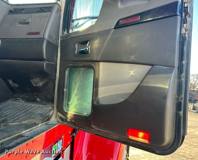 image for item DJ6497 2013 Kenworth W900  semi truck