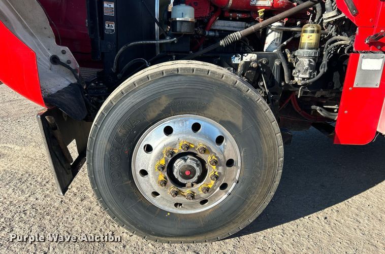 image for item DJ6497 2013 Kenworth W900  semi truck