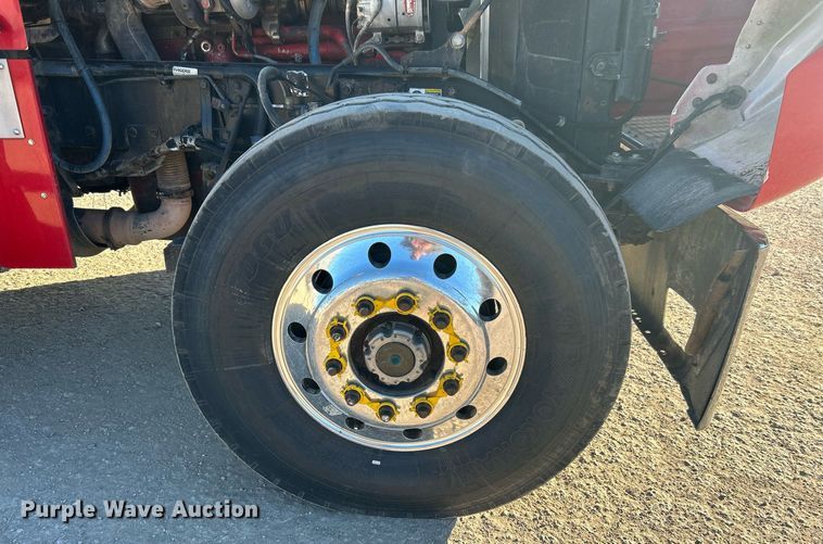 image for item DJ6497 2013 Kenworth W900  semi truck